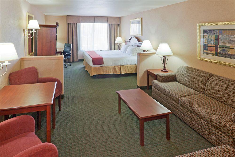Holiday Inn Express Hotel & Suites Gillette By Ihg Room photo