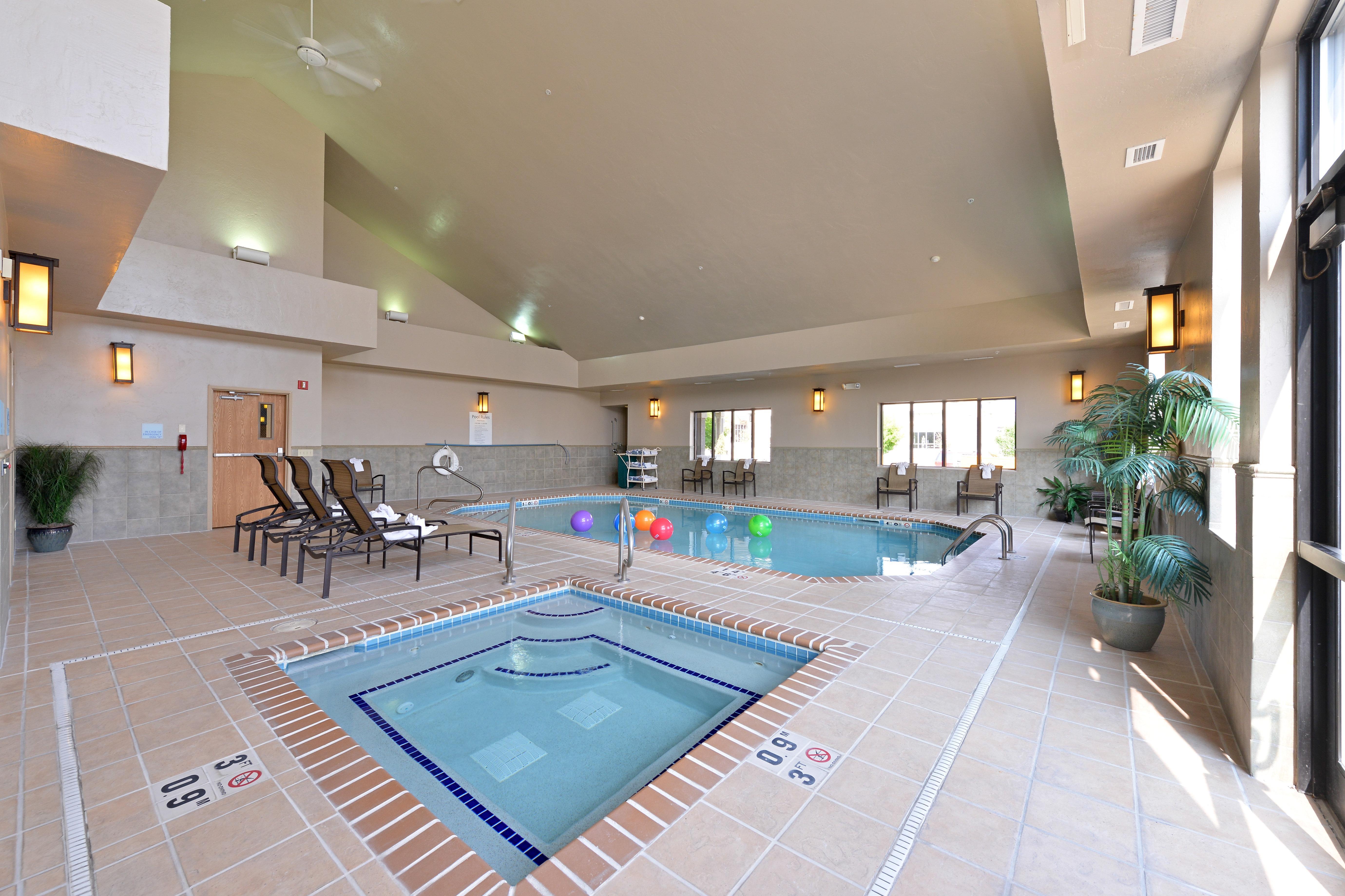 Holiday Inn Express Hotel & Suites Gillette By Ihg Exterior photo